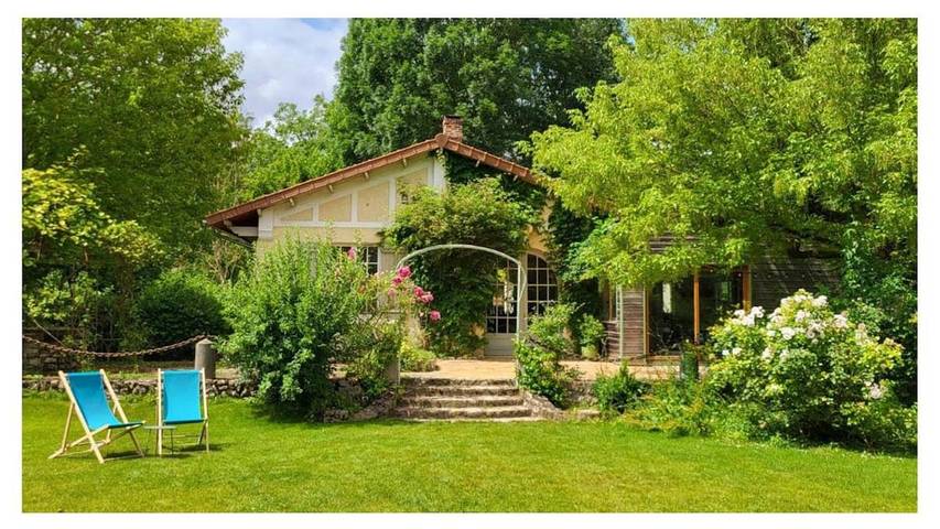 Gîte pour 6 personnes, avec jardin ainsi que terrasse et jacuzzi à Méréville