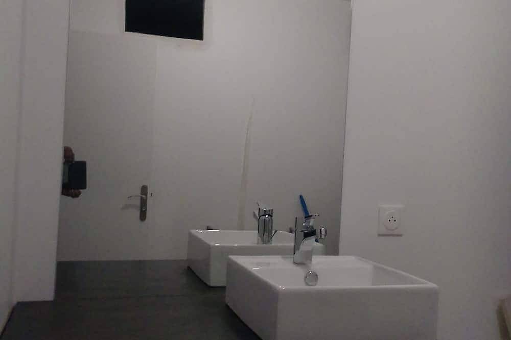 Entire apartment, Dormiedodo in Maurepas, Yvelines