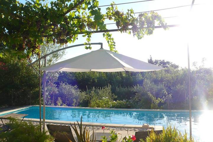 Ferienhaus für 3 Personen, mit Terrasse und Pool sowie Garten, mit Haustier