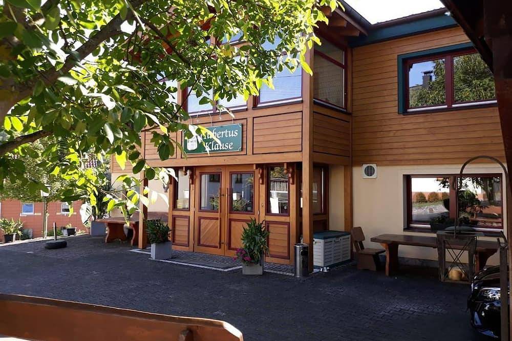 Ganze Wohnung, Ferienwohnung Hubertusklause - 3-Bettwohnung in Montabaur, Lahn-Taunus