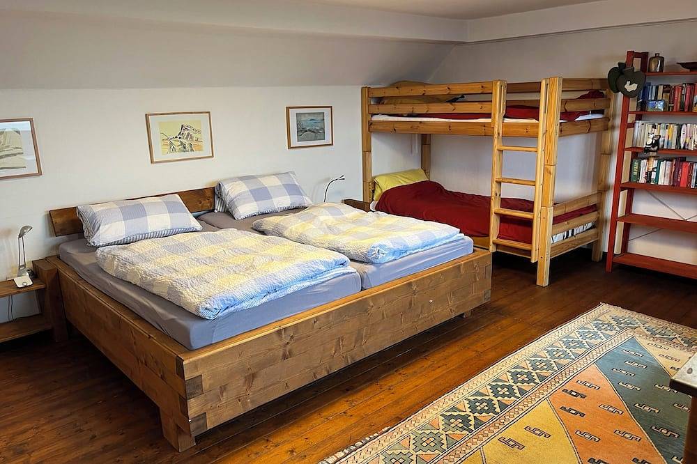 Ferienhaus Panoramablick Vulkaneifel: Sauna, Hottub, unter der Burg Olbrück in Niederdürenbach, Osteifel