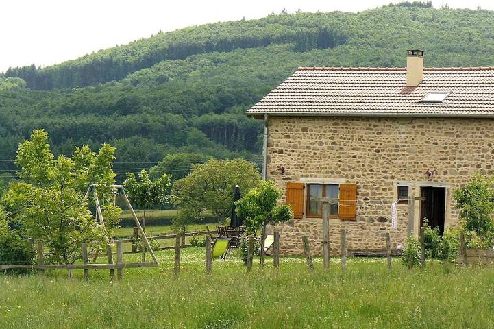 Location de vacances pour 7 personnes, avec jardin, animaux acceptés à Buffières
