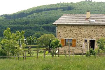 Location de vacances pour 7 personnes, avec terrasse et jardin, animaux acceptés à Buffières