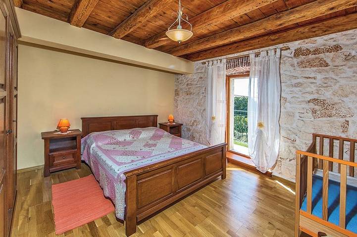 Belle villa avec piscine, vue sur la mer, barbecue, wifi, adapté aux familles in Fuskulin, Région de Porec