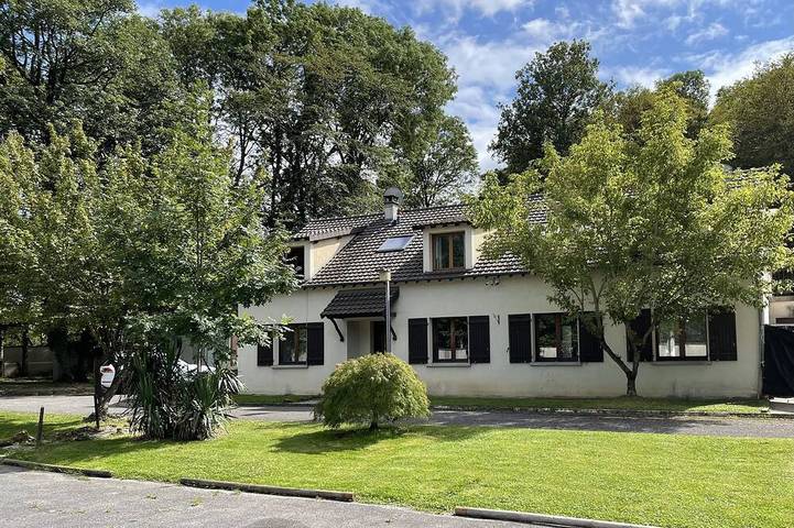 Location de vacances pour 30 personnes, avec Terrasse et Jardin à Tournan-en-Brie