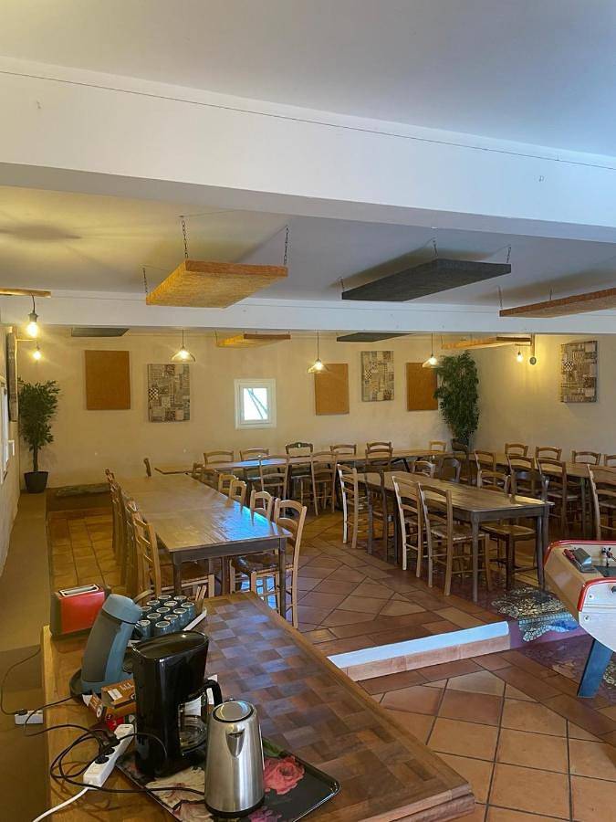 Location de vacances pour 19 personnes, avec vue ainsi que piscine et terrasse, animaux acceptés à Rogue - 4