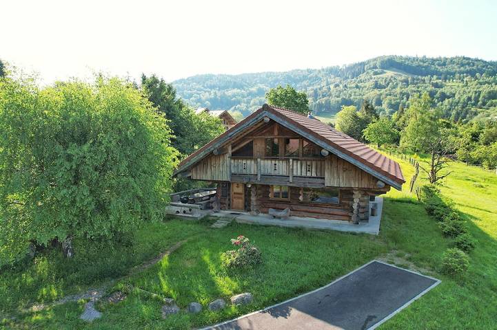 Chalet pour 6 personnes, avec Balcon et Jacuzzi ainsi que Jardin et Piscine à Basse-sur-le-Rupt
