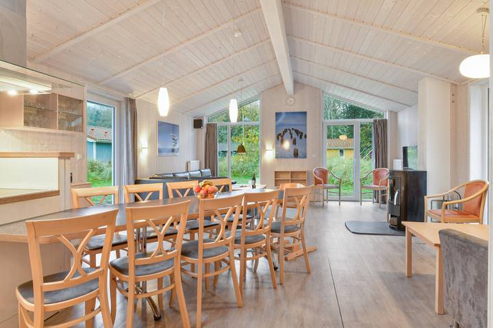 Bungalow für 10 Personen, mit Sauna und Terrasse sowie Balkon/Terrasse in der Lübeck - 2