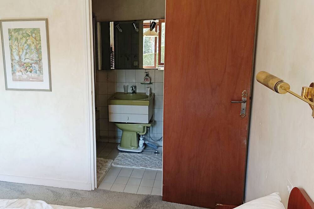 Ganze Wohnung, Apartment with terrace. 15 minutes from the town center, in a quiet, green setting. in Le Chambon-sur-Lignon, Mézenc