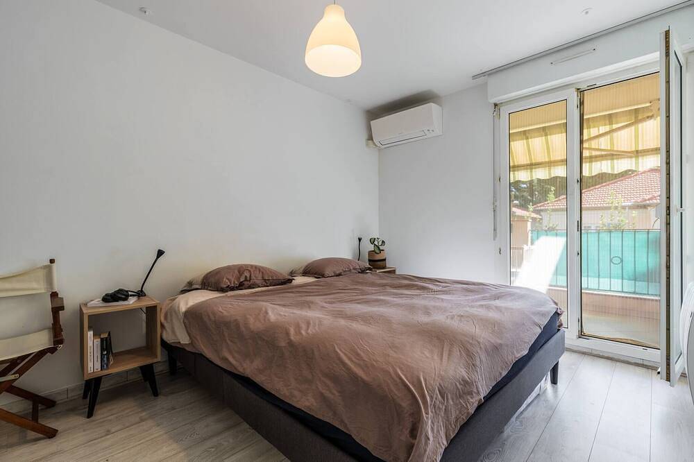 Entire apartment, Large 2 room apartment and beautiful terrace in Nice (France), Mediterranean Coast (France)