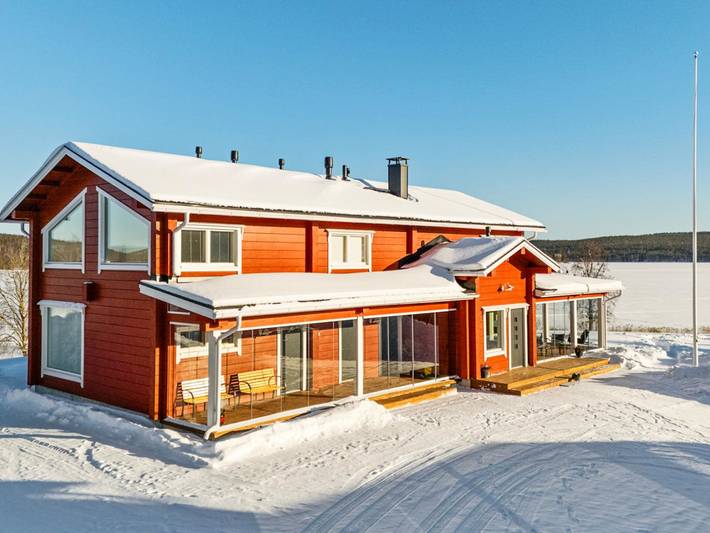 Log cabin for 8 people, with Terrace and Sauna as well as Lake view in Rovaniemi