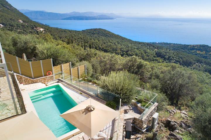 Agriturismo per 8 persone, con Balcone e Terrazza nonché Giardino e Piscina a Corfù
