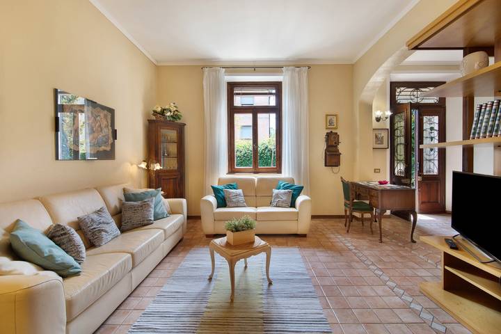 Apartamento inteiro, Apartamento "Casa Doriana" com vista montanha, terraço privado e Wi-Fi in Maslianico, Como (província)
