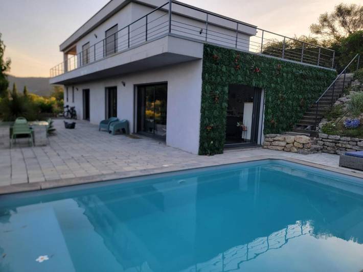 Chambre d’hôte pour 2 personnes, avec Balcon et Terrasse ainsi que Jardin et Piscine