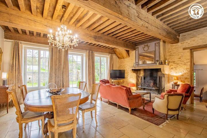 Gîte pour 8 personnes, avec Terrasse ainsi que Jardin et Piscine
