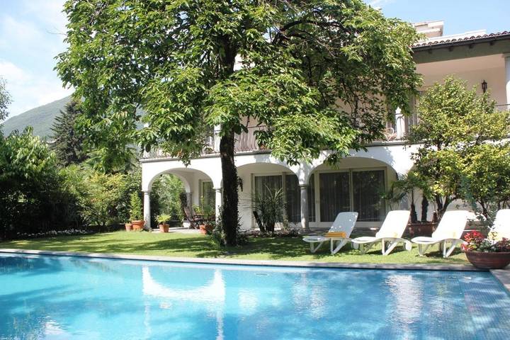 BnB für 4 Personen, mit Terrasse und Garten sowie Pool in Ascona