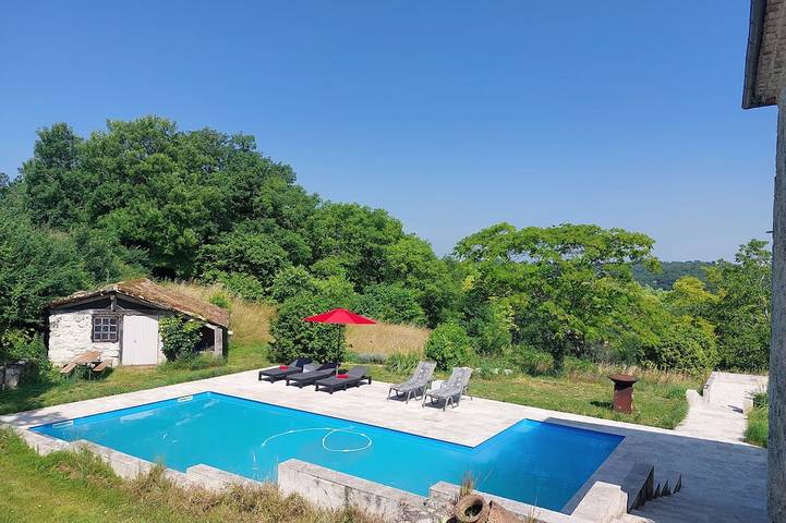 Location de vacances pour 2 personnes, avec Jardin et Piscine à Lacour