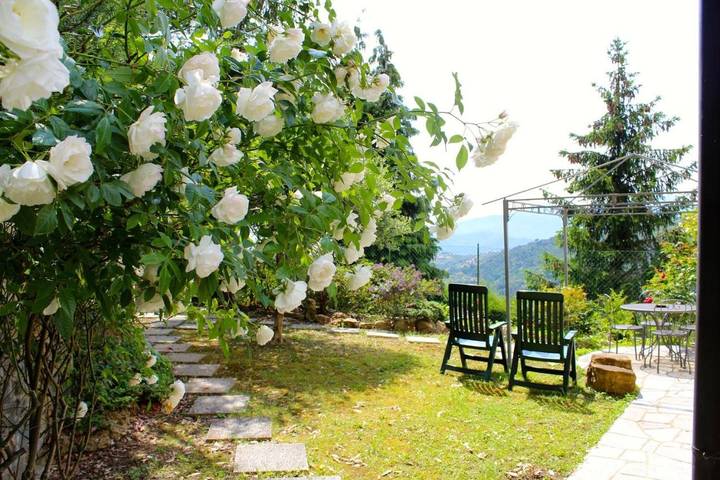 Chambre d’hôte pour 4 personnes, avec vue et jardin