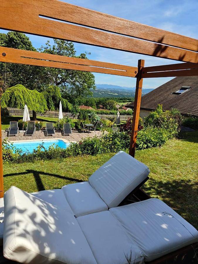 Chambre d’hôte pour 2 personnes, avec terrasse ainsi que jardin et piscine dans Nantua - 4