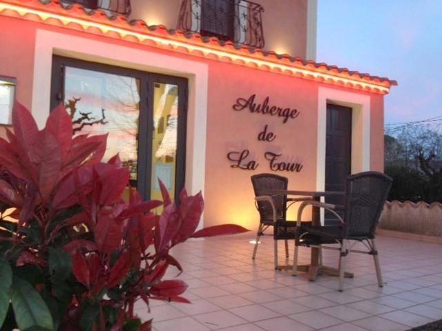 Hôtel pour 4 personnes, avec piscine ainsi que jardin et vue