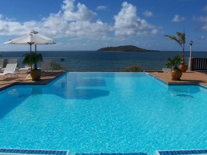 Hôtel pour 2 personnes, avec piscine et jacuzzi ainsi que bassin pour enfant et jardin