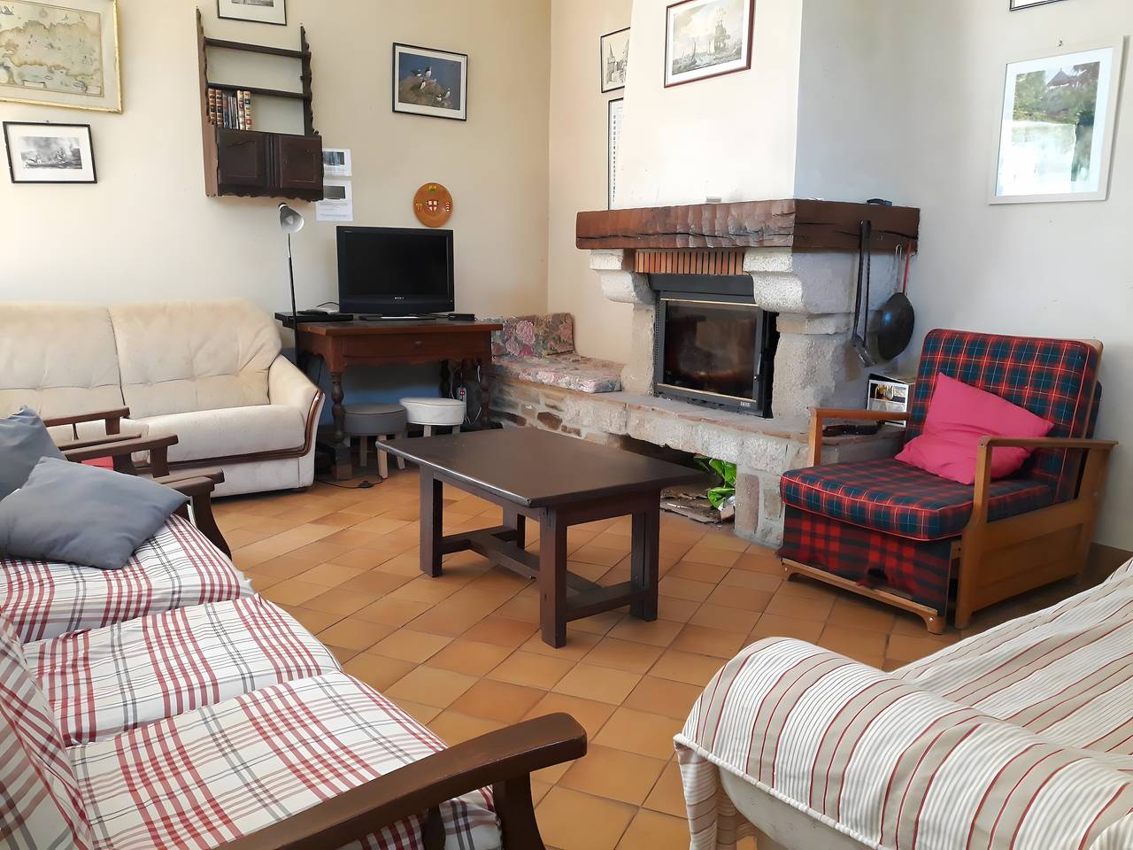 Maison de vacances « Le Grand Logis » avec jardin privé et Wi-Fi in Trédarzec, Côte de Granit Rose