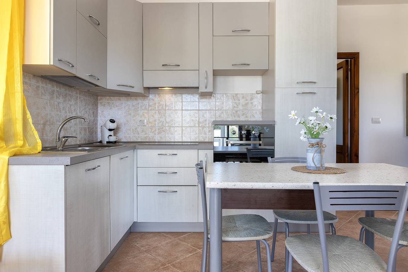 Ganze Wohnung, Ferienwohnung 'In Villa Sul Mare 1' mit privater Terrasse, Wi-Fi und Klimaanlage in Badesi, Olbia-Tempio