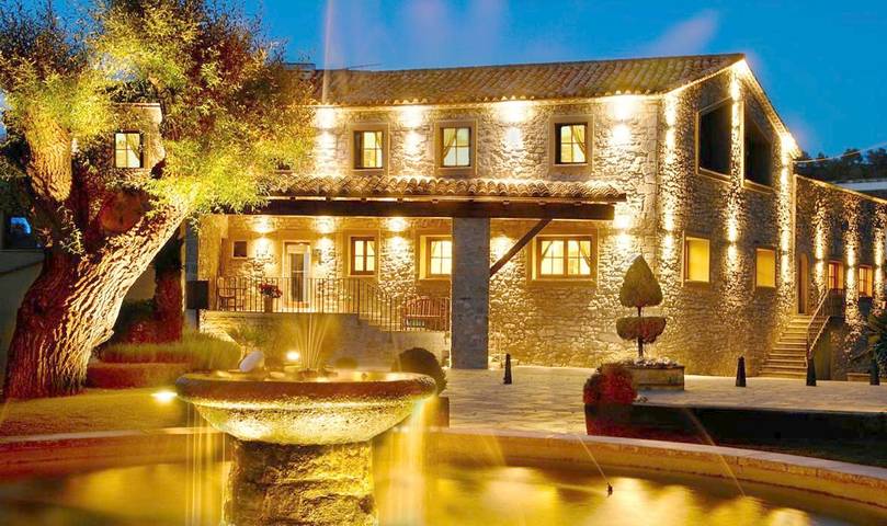 Casa rural para 2 personas, con jacuzzi además de piscina y jardín, Se admiten mascotas en Cataluña - 2