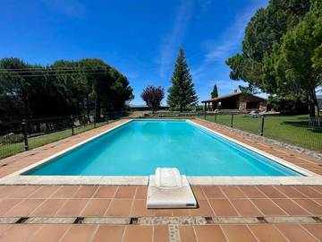 Casa de vacaciones para 12 personas, con piscina además de vistas y jardín en Comarca de Segovia