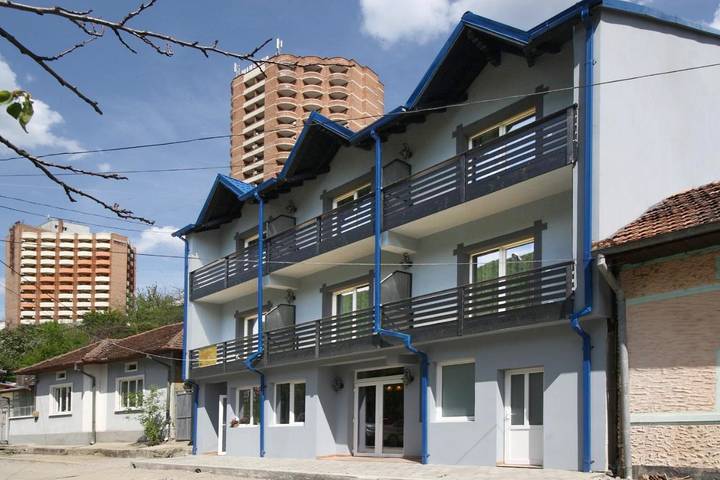 Maison d’hôte pour 2 personnes, avec terrasse ainsi que vue et piscine