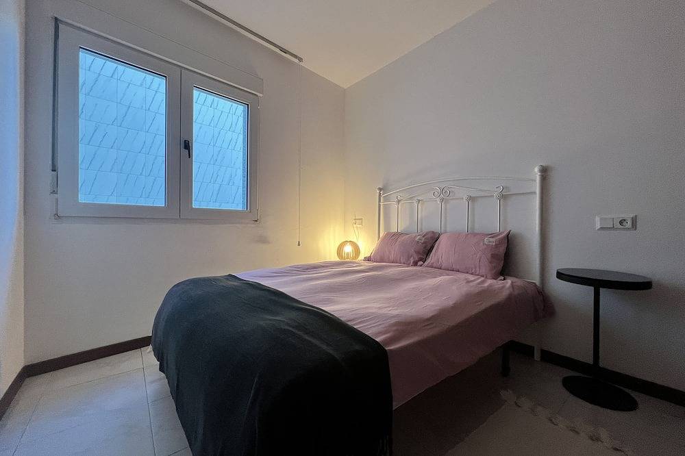 Entire apartment, Apt Sanxenxo one minute from the beach, views with garage and elevator. 8 pax in Sanxenxo, Rías Baixas