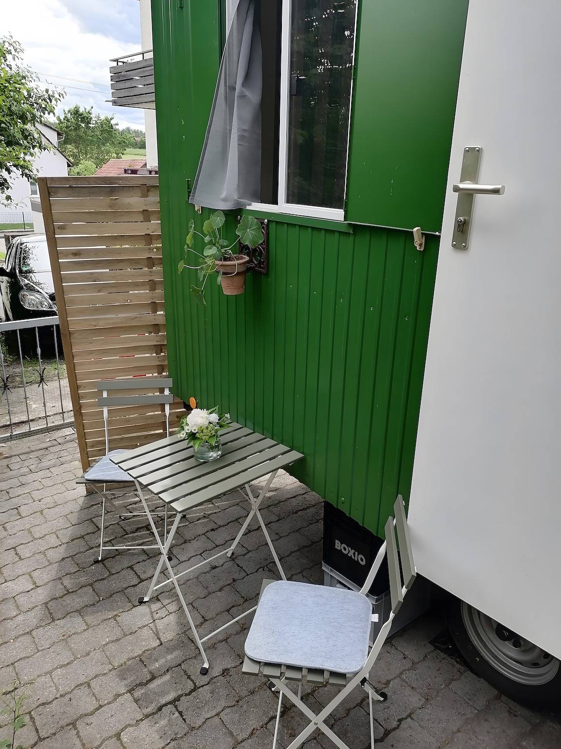 "Flora-Marie - der Bauwagen im Garten" mit privater Terrasse und gemeinsamem Garten in Ötisheim, Nordschwarzwald
