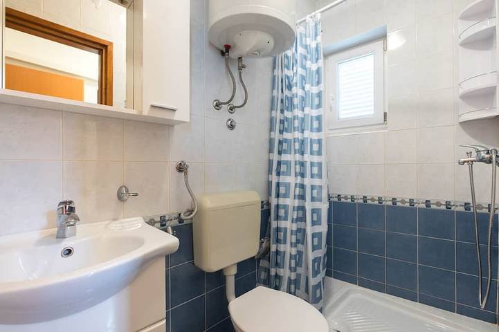 Entire apartment, Two bedroom apartment near beach Baška, Krk in Vela plaža, Baska