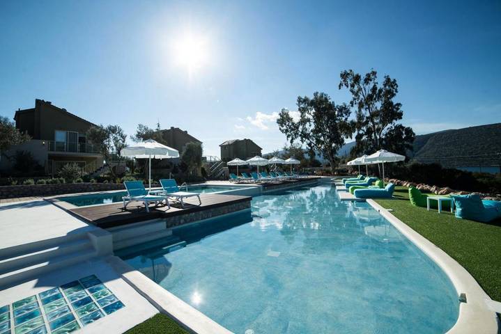 Ferienhaus für 5 Personen, mit Ausblick und Kinderpool sowie Pool und Garten, mit Haustier