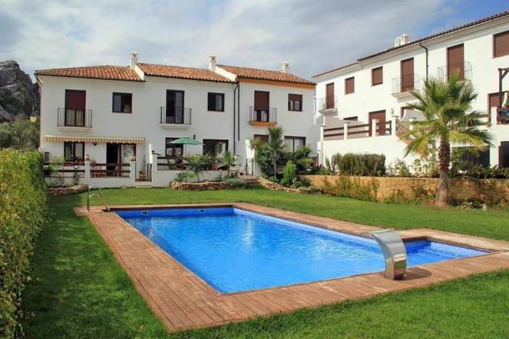 Apartamento para 6 personas, con Balcón y Jacuzzi además de Terraza y Jardín en Montejaque