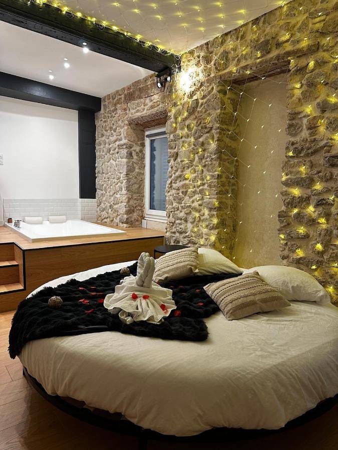 Appartement entier, One-Bedroom Apartment in La Cadière-d'Azur, Côte méditerranéenne (France)
