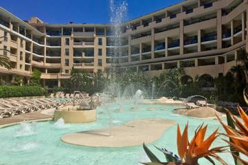 Gîte pour 4 personnes, avec piscine et balcon dans Office De Tourisme Cannes La Bocca