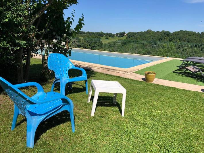 Location de vacances pour 6 personnes, avec jardin ainsi que vue et piscine, animaux acceptés à Montjoi - 4