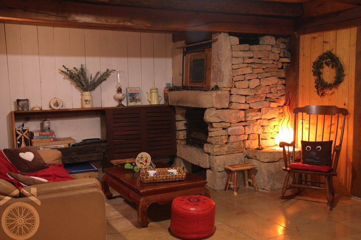 Maison d'hôtes L'hôtentique, au bord de l'Eurovelo 6 - Tricycle in Roche-lès-Clerval, Doubs
