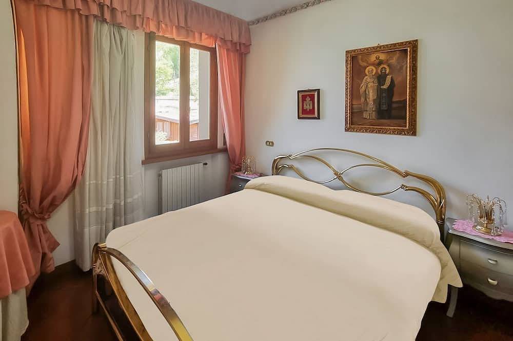 Villa Piazza, privater solarbeheizter Pool, zu Fuß zu allen Einrichtungen! Wifi in Piazza al Serchio, Garfagnana
