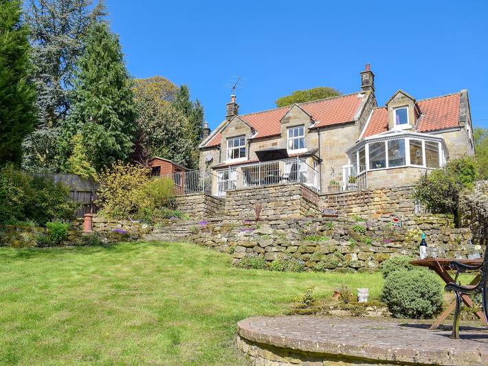 Glamping for 8 people, with garden in North York Moors National Park