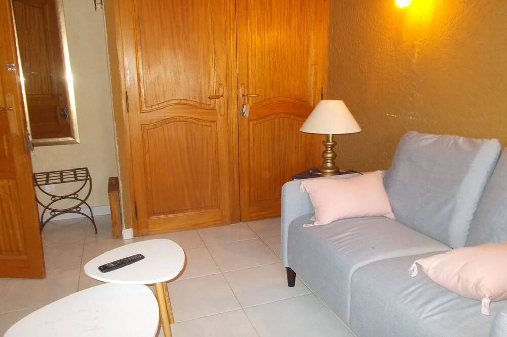 Gite with swimming pool and patio. in Jonquerettes, Vaucluse