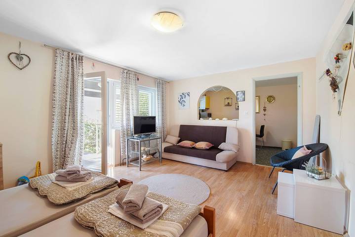 Ganze Wohnung, Apartments Nena - Apartment Matea A1 in Plaža hotela Spongiola, Brodarica
