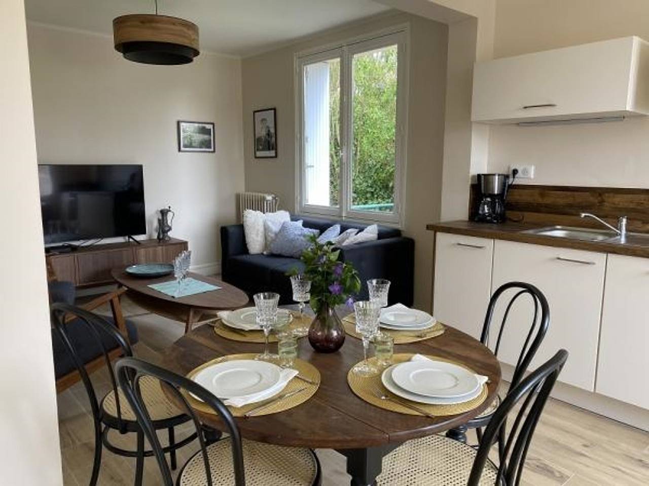 Appartement entier, Magnifique T3 au centre, jardin privatif, proche thermes, wifi, parking, jeux extérieurs, lave-linge/sèche-linge in La Roche-Posay, Vienne (France)