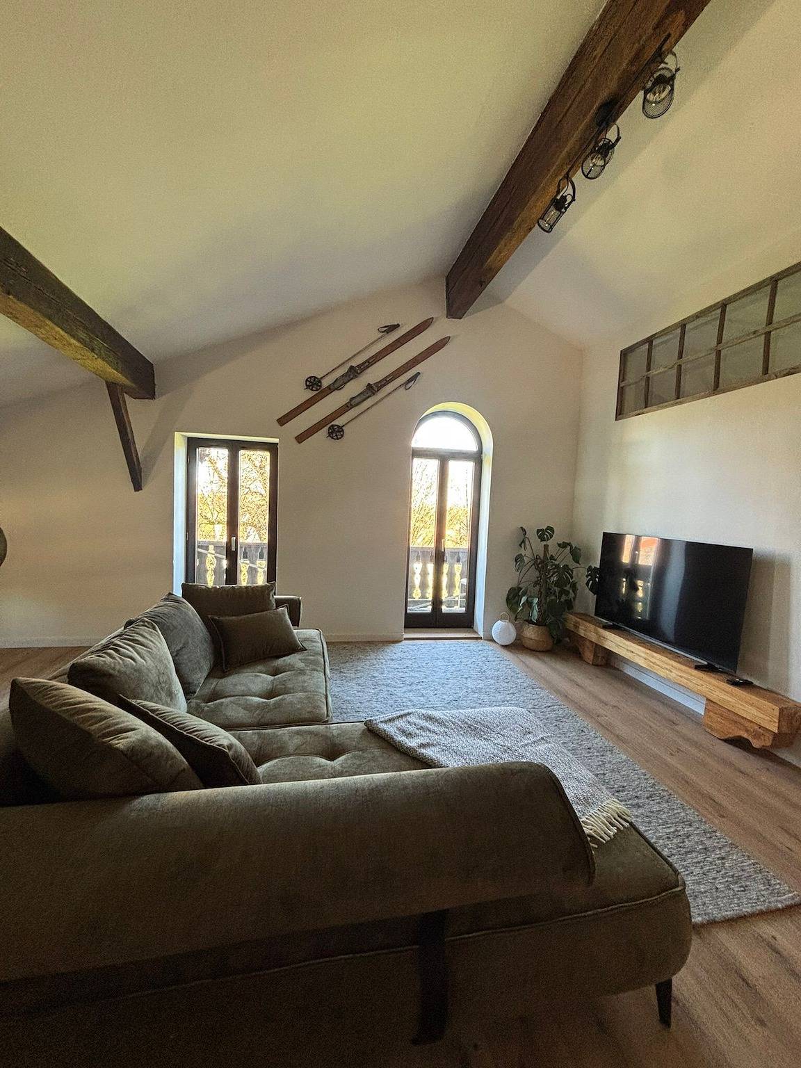 Ferienhaus 'Farmhouse Loft' mit Seeblick, Gemeinschaftsterrasse und Wlan in Pittenhart, Chiemsee