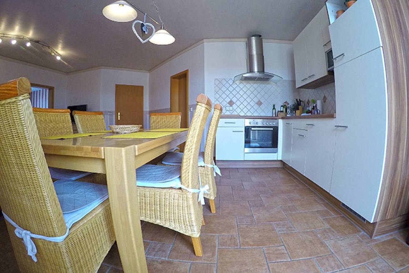 Ganze Wohnung, Ferienwohnung 'Ferienbauernhof - Ferienwohnung 5' mit Privatterrasse, Gemeinschaftsgarten und Wlan in Grünow, Mecklenburg-Strelitz