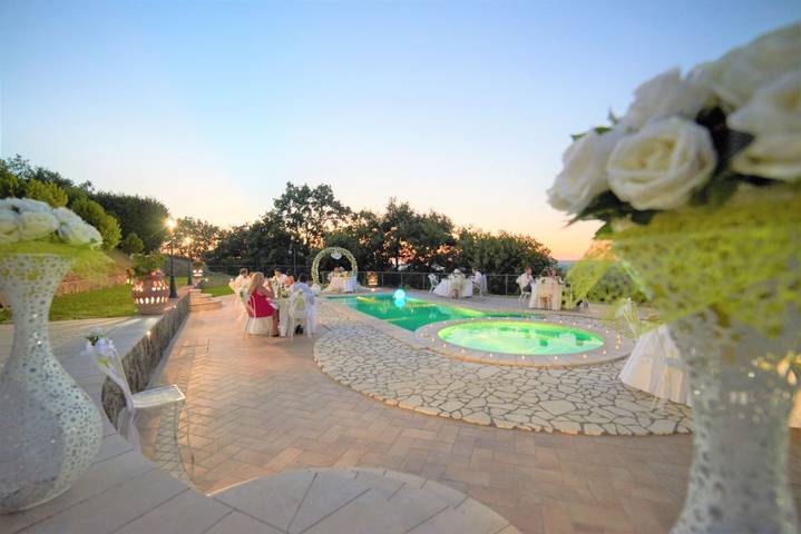 Ferienhaus für 24 Personen, mit Terrasse und Garten sowie Pool und Seeblick