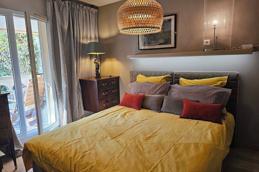 Appartamento intero, Aix center, nice apartmentt2 1 bedroom, terrace overlooking garden Air conditioned parking in Aix-en-Provence, Aix-en-Provence e dintorni