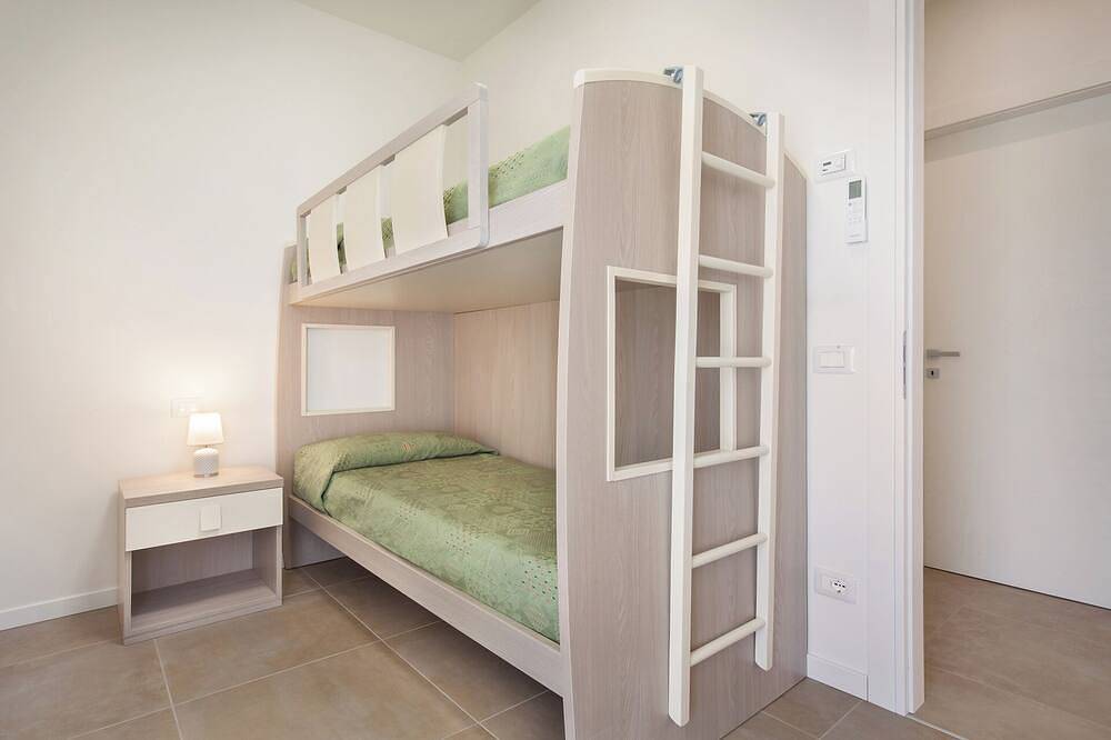 Villa Chiara-Mit Pool Apt 1 in Cavaion Veronese, Gardasee-Berge