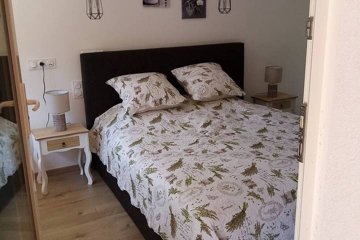 Location de vacances pour 12 personnes, avec jardin et balcon à Entrecasteaux - 3